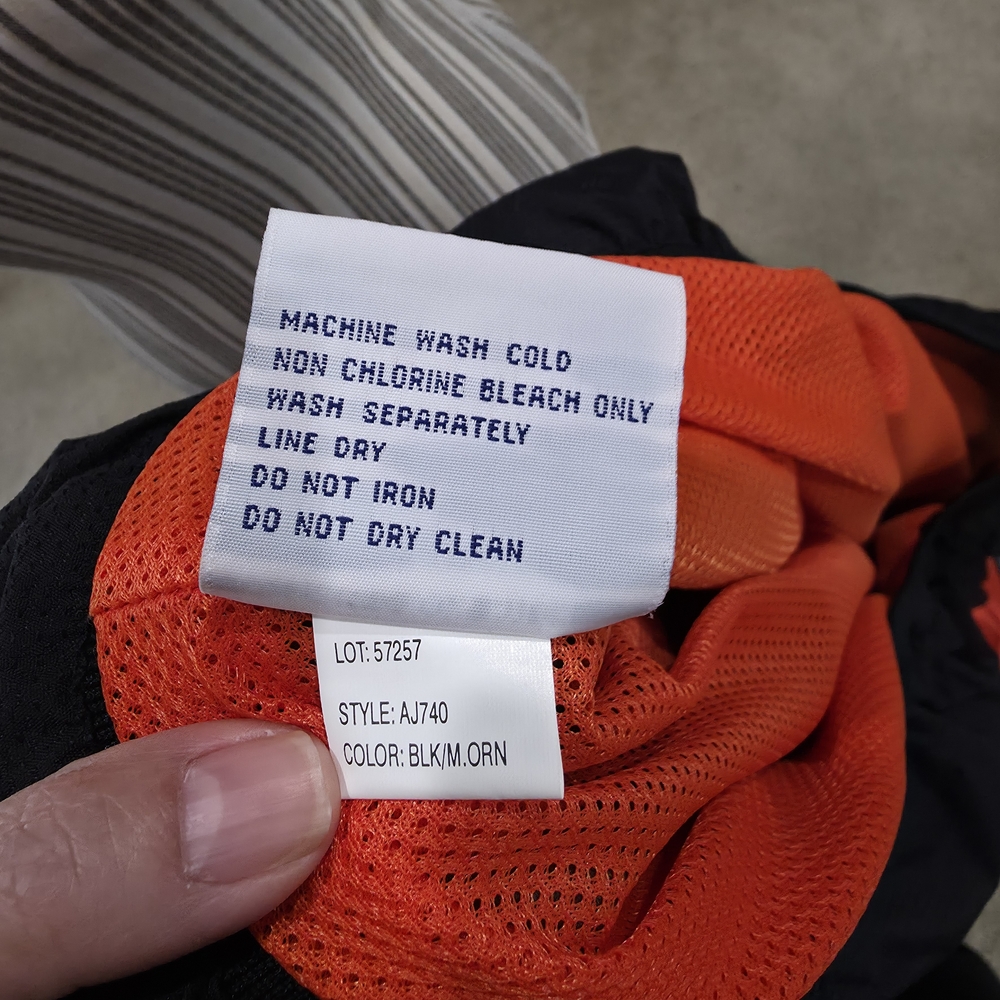 SF Giants Black And Orange Pullover With Side Zipper. - Picture 8 of 9